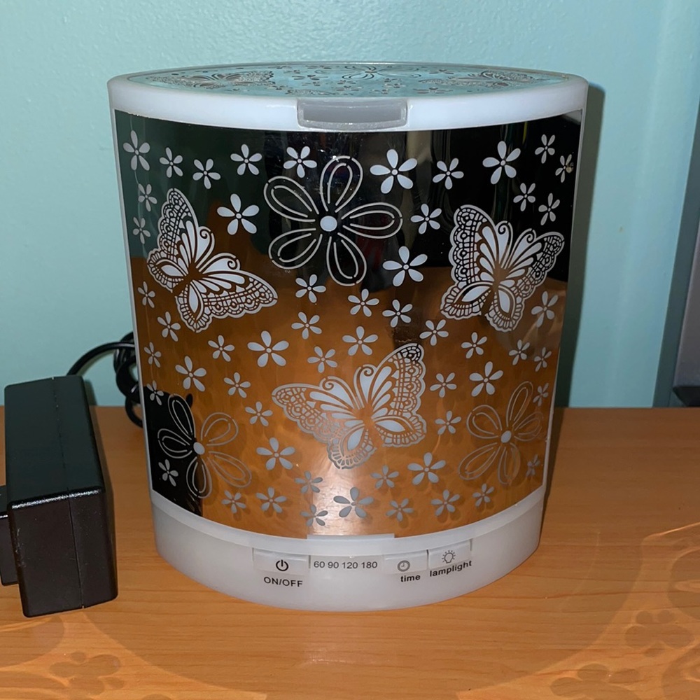 Butterfly design humidifier with multi color lamp light